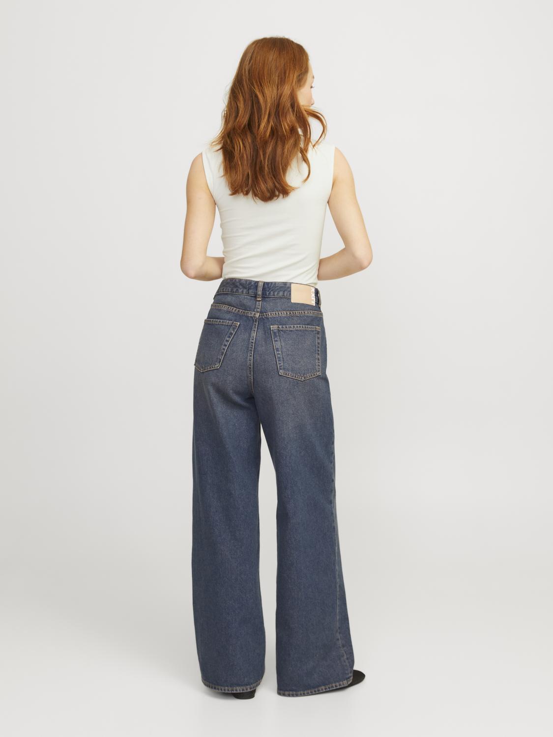 model_shot-back